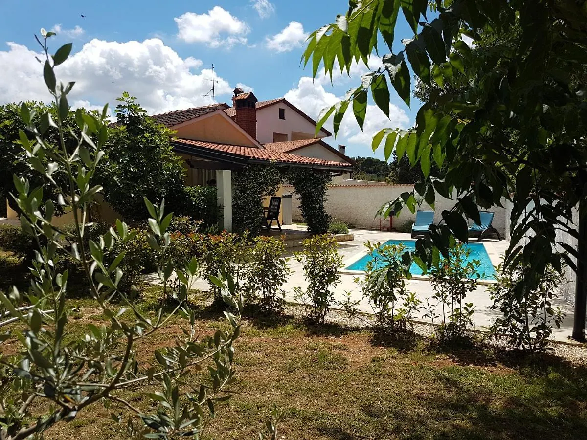 הוילה PUY Rustic House With Private Swimming Pool קרואטיה