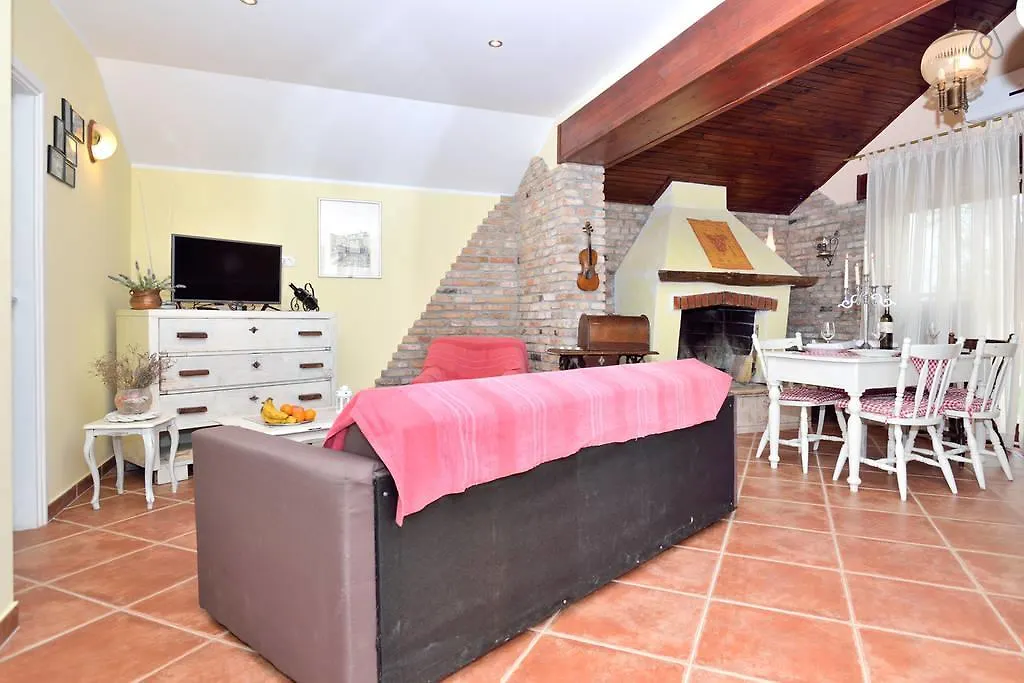 Rustic House With Private Swimming Pool 0*, Pula